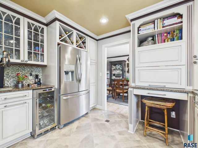 2021 W 20th St Street, Sioux Falls, SD 57105