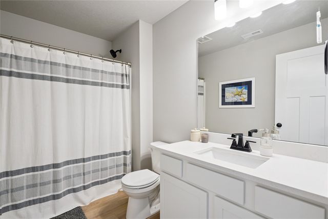 2666 SE Osier Avenue, West Des Moines, IA 50265