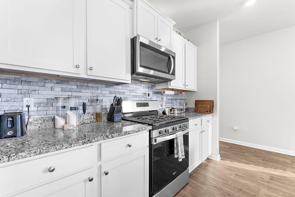 Image 10 of property listing at 119 Green Passage Lane, Summerville, SC 29486