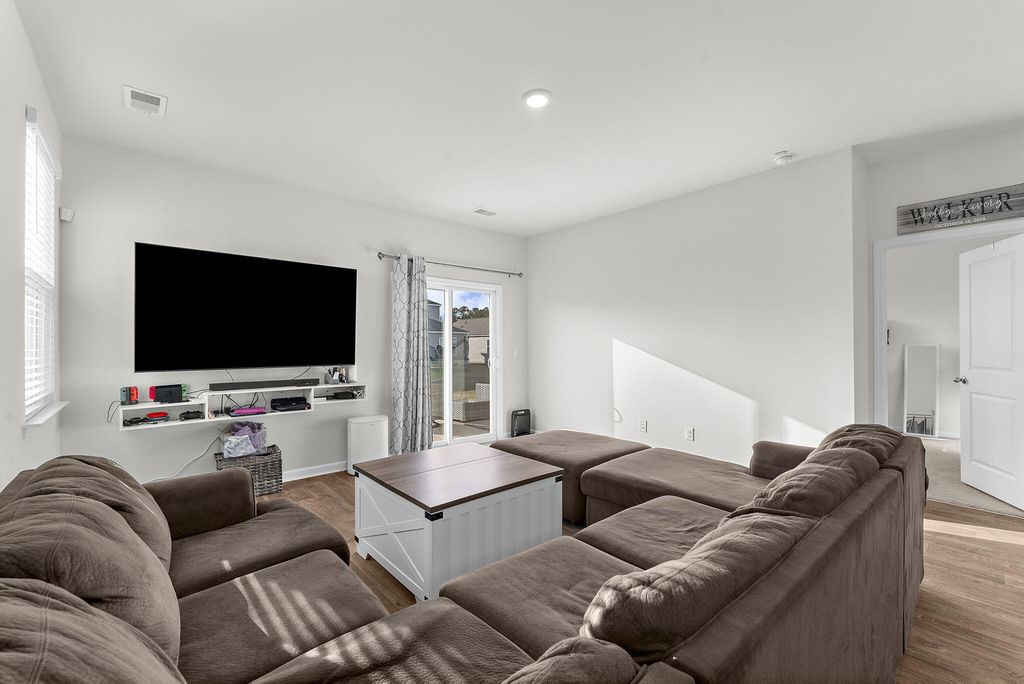 Image 11 of property listing at 119 Green Passage Lane, Summerville, SC 29486