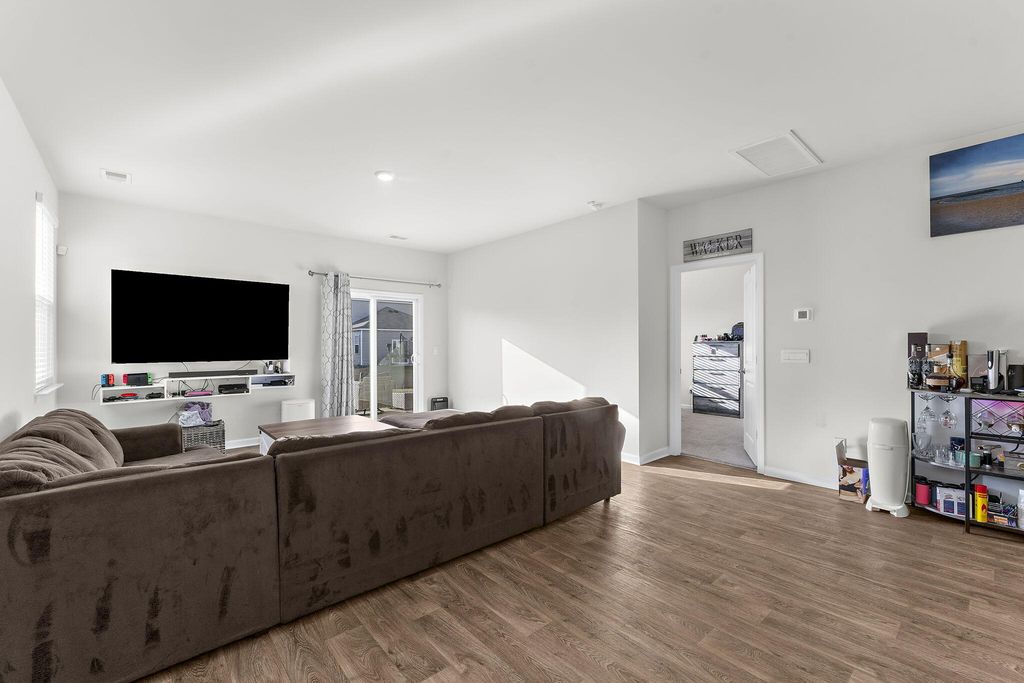 Image 12 of property listing at 119 Green Passage Lane, Summerville, SC 29486