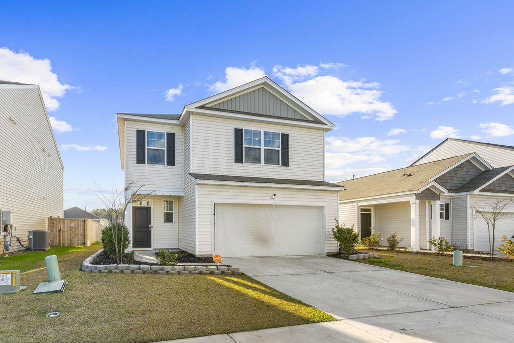 Image 2 of property listing at 119 Green Passage Lane, Summerville, SC 29486