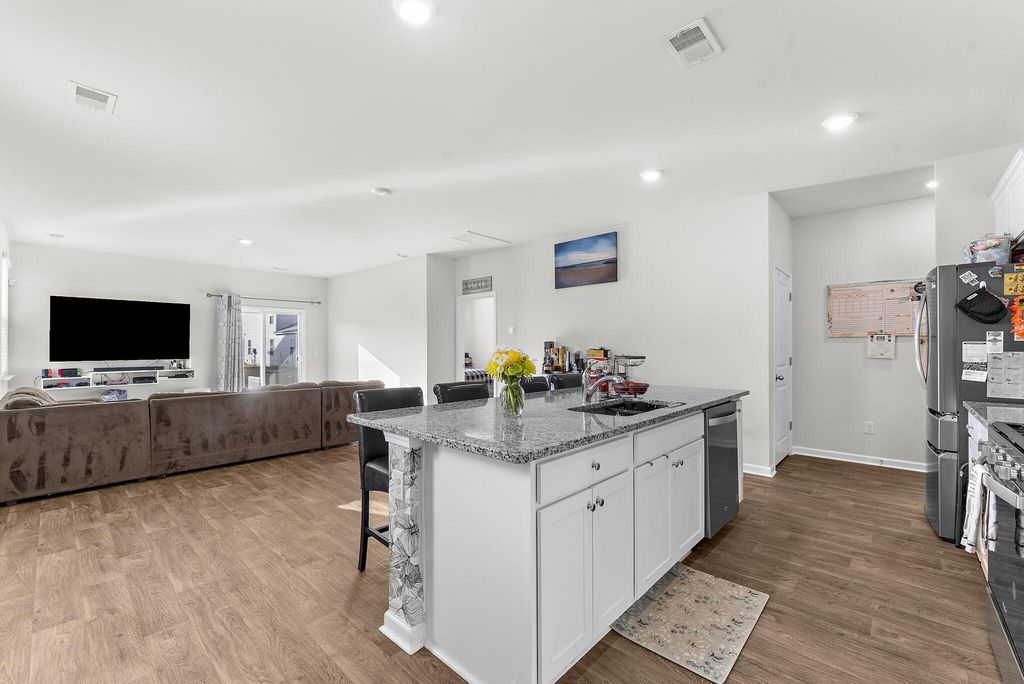 Image 5 of property listing at 119 Green Passage Lane, Summerville, SC 29486