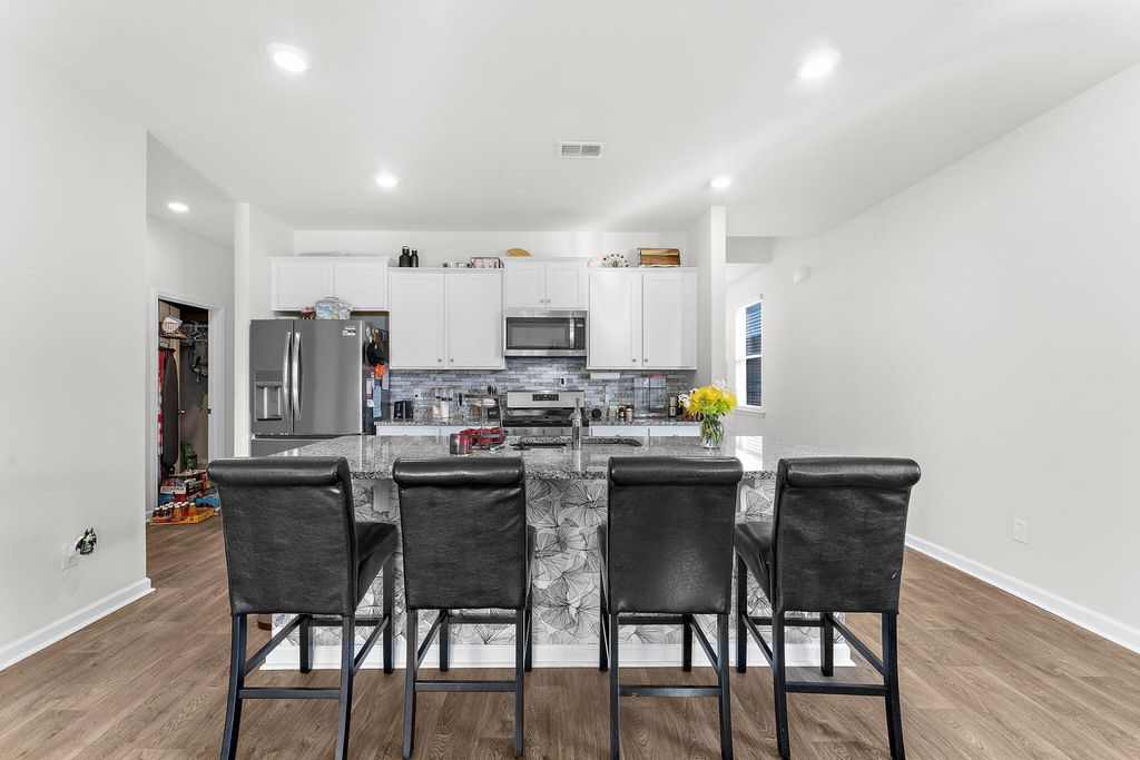 Image 7 of property listing at 119 Green Passage Lane, Summerville, SC 29486