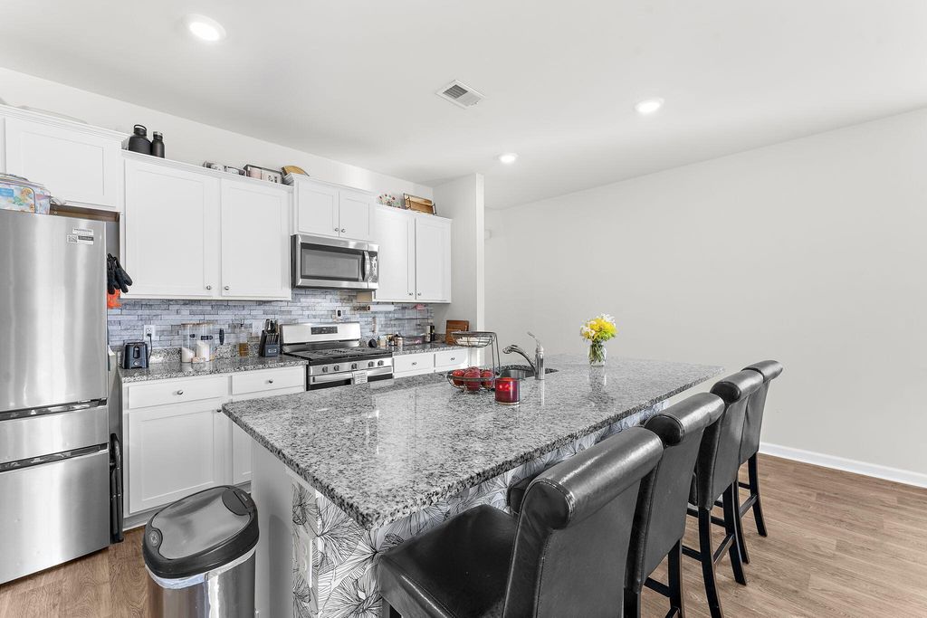 Image 8 of property listing at 119 Green Passage Lane, Summerville, SC 29486