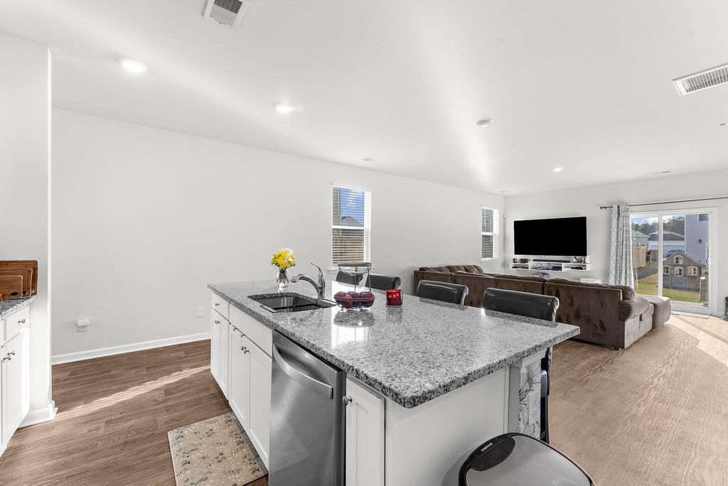 Image 9 of property listing at 119 Green Passage Lane, Summerville, SC 29486