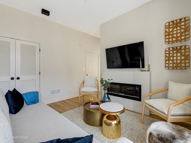 8342 Center Street 303, River Grove, IL 60171