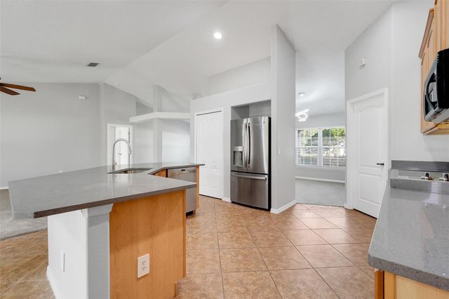 4928 E LAKE COVE BOULEVARD, St Cloud, FL 34771