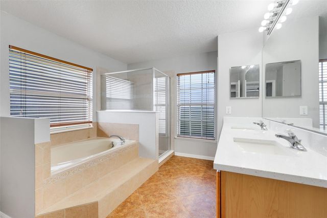 4928 E LAKE COVE BOULEVARD, St Cloud, FL 34771