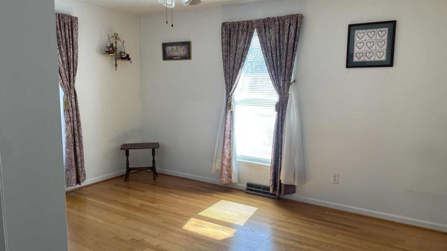107 Hemlock Shores DR, Goodview, VA 24095