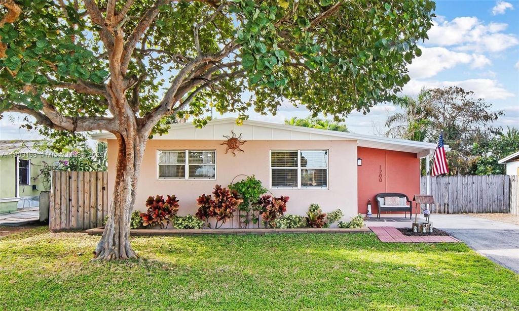 1200 NW 41st St, Oakland Park, FL 33309