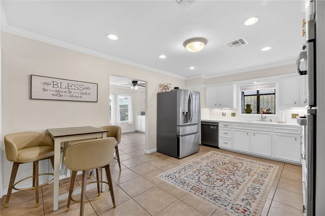 609 Peerman Pl, Corpus Christi, TX 78411