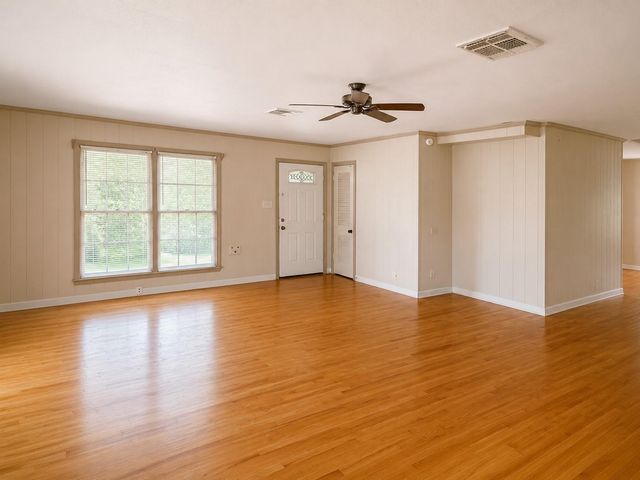 131 Daisy Street, Lake Jackson, TX 77566