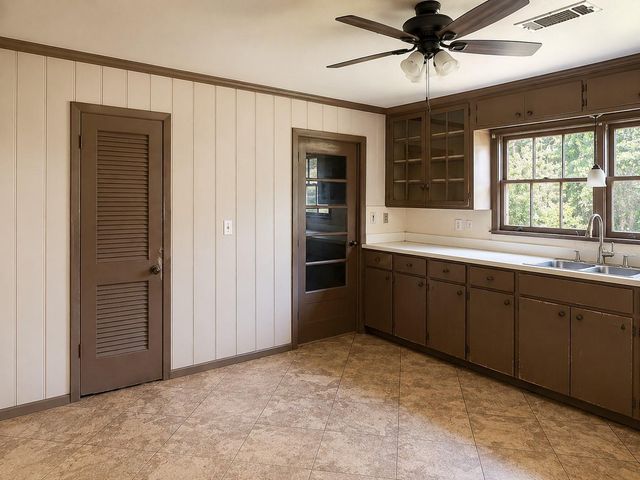 131 Daisy Street, Lake Jackson, TX 77566