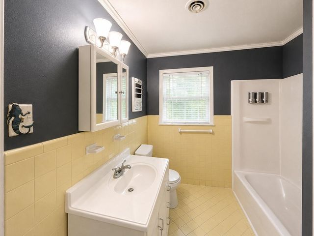 131 Daisy Street, Lake Jackson, TX 77566