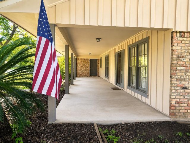131 Daisy Street, Lake Jackson, TX 77566