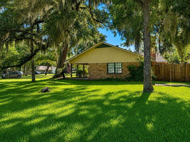 131 Daisy Street, Lake Jackson, TX 77566