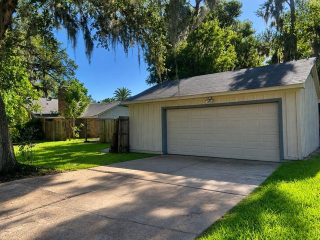 131 Daisy Street, Lake Jackson, TX 77566