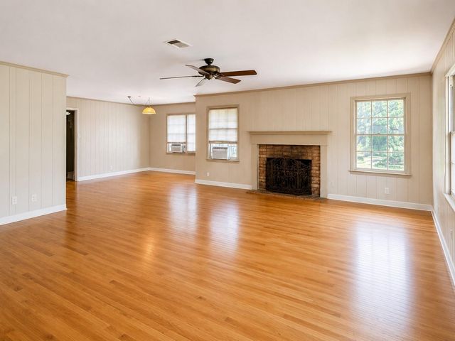 131 Daisy Street, Lake Jackson, TX 77566