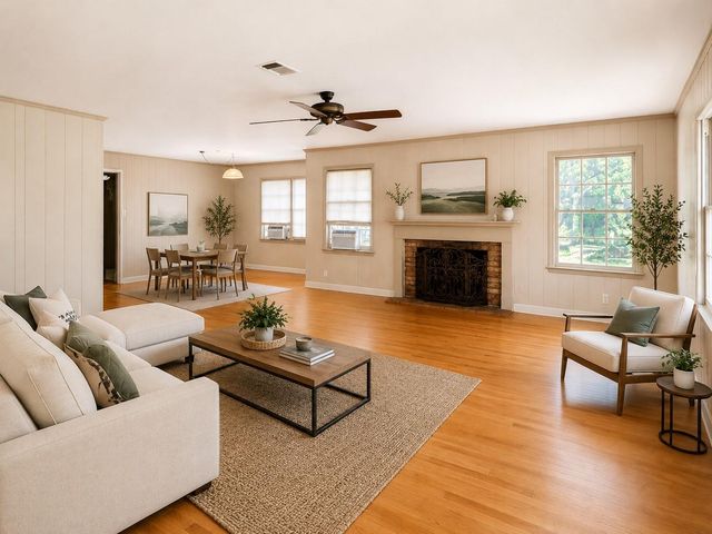 131 Daisy Street, Lake Jackson, TX 77566