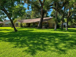 131 Daisy Street, Lake Jackson, TX 77566