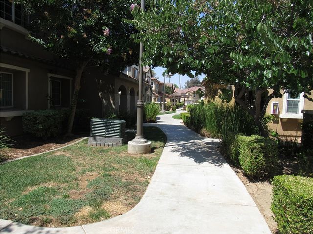 25890 Iris Ave B, Moreno Valley, CA 92551