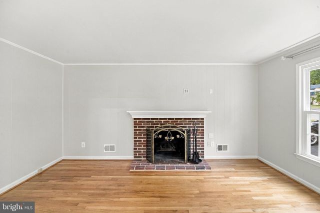 14800 PEBBLESTONE DR, Silver Spring, MD 20905