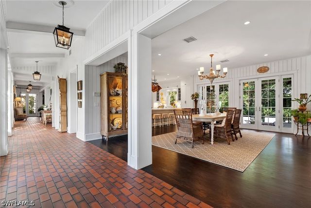 1800 Gordon DR, Naples, FL 34102
