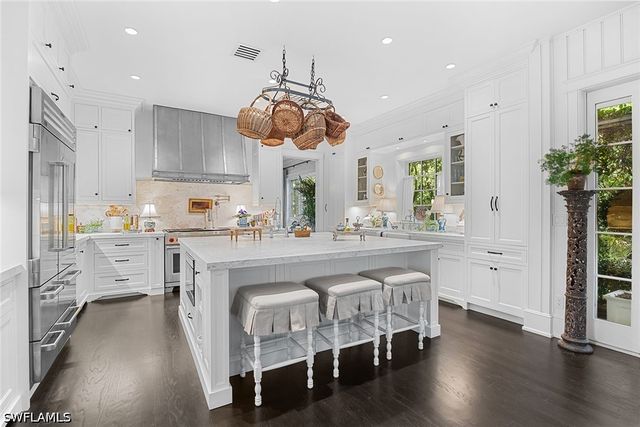 1800 Gordon DR, Naples, FL 34102