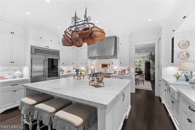 1800 Gordon DR, Naples, FL 34102