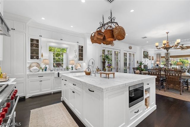 1800 Gordon DR, Naples, FL 34102