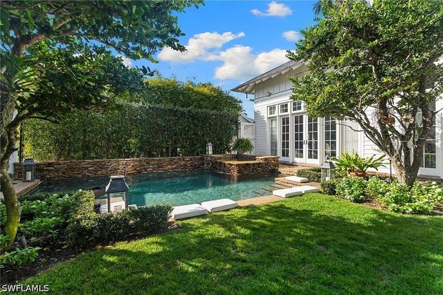 1800 Gordon DR, Naples, FL 34102