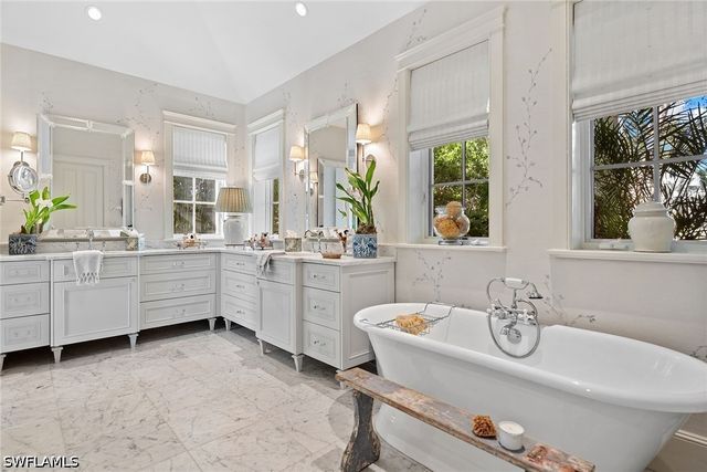 1800 Gordon DR, Naples, FL 34102