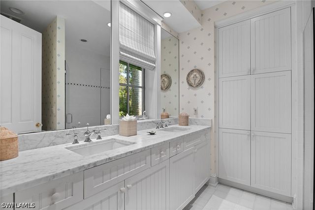 1800 Gordon DR, Naples, FL 34102