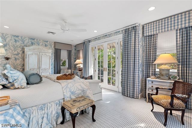 1800 Gordon DR, Naples, FL 34102