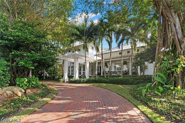 1800 Gordon DR, Naples, FL 34102