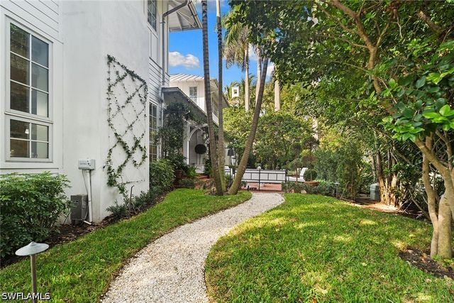 1800 Gordon DR, Naples, FL 34102