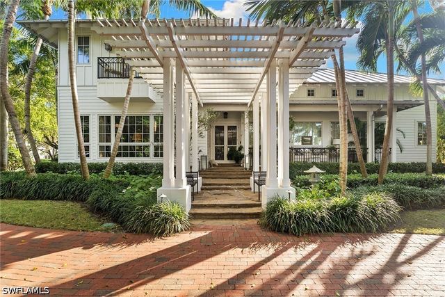 1800 Gordon DR, Naples, FL 34102