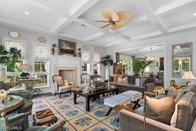1800 Gordon DR, Naples, FL 34102