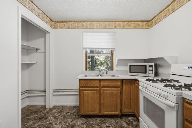 2814 Crosstown Boulevard NE, Andover, MN 55304