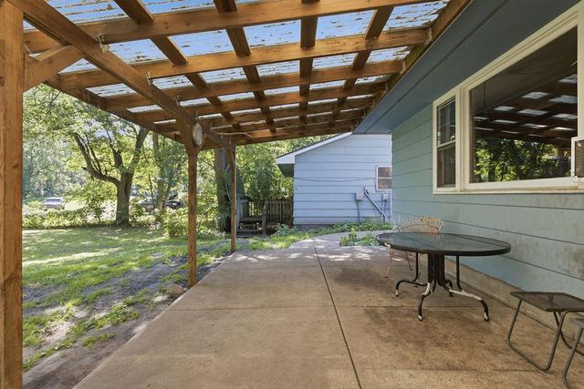 2814 Crosstown Boulevard NE, Andover, MN 55304