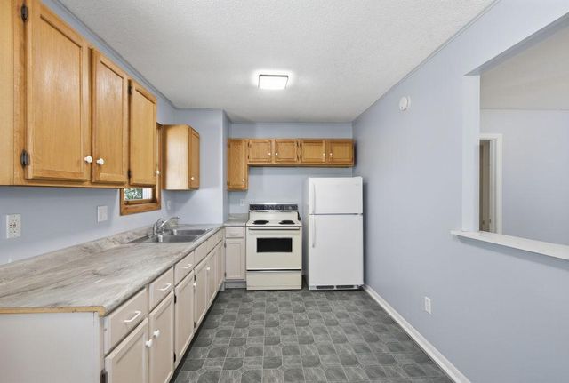 2814 Crosstown Boulevard NE, Andover, MN 55304