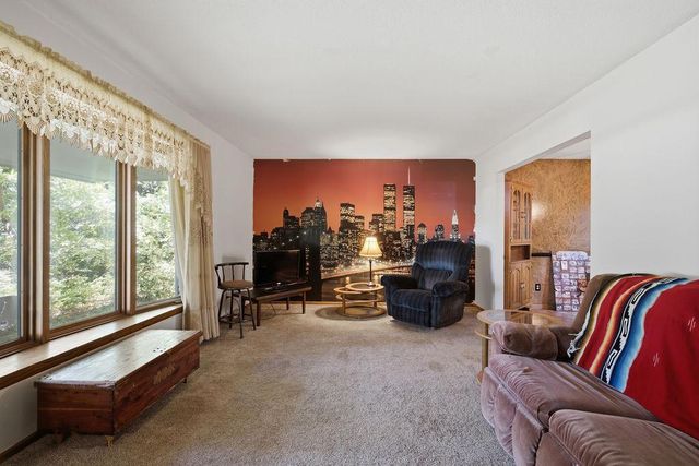 2814 Crosstown Boulevard NE, Andover, MN 55304