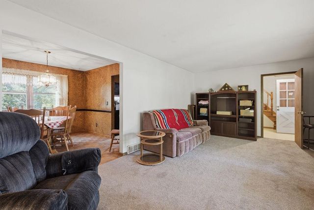 2814 Crosstown Boulevard NE, Andover, MN 55304