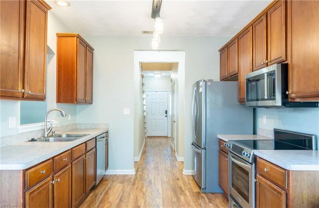 8159 Beckwith DR, Hayes, VA 23072