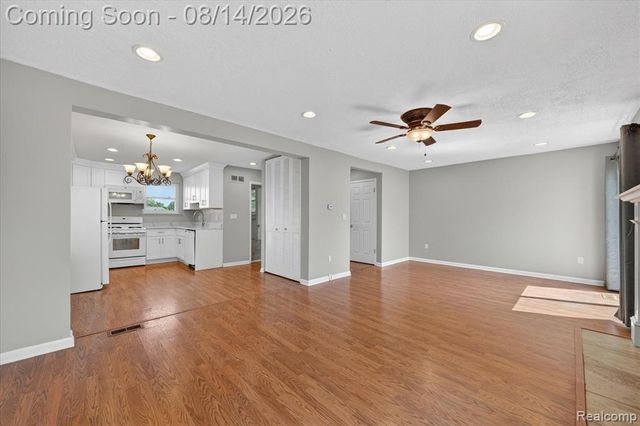 2824 Roundtree Drive, Troy, MI 48083