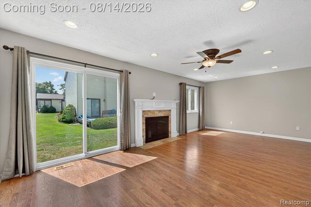 2824 Roundtree Drive, Troy, MI 48083