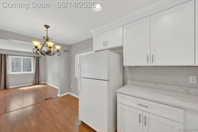 2824 Roundtree Drive, Troy, MI 48083