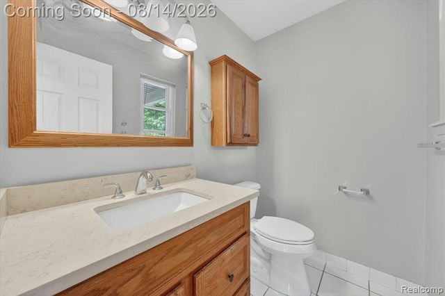2824 Roundtree Drive, Troy, MI 48083
