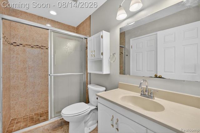 2824 Roundtree Drive, Troy, MI 48083